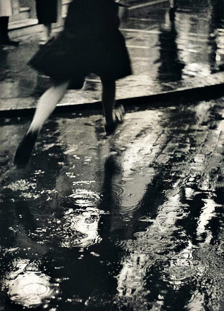 Charing Cross Road, 1937 by Wolfgang Suschitzky